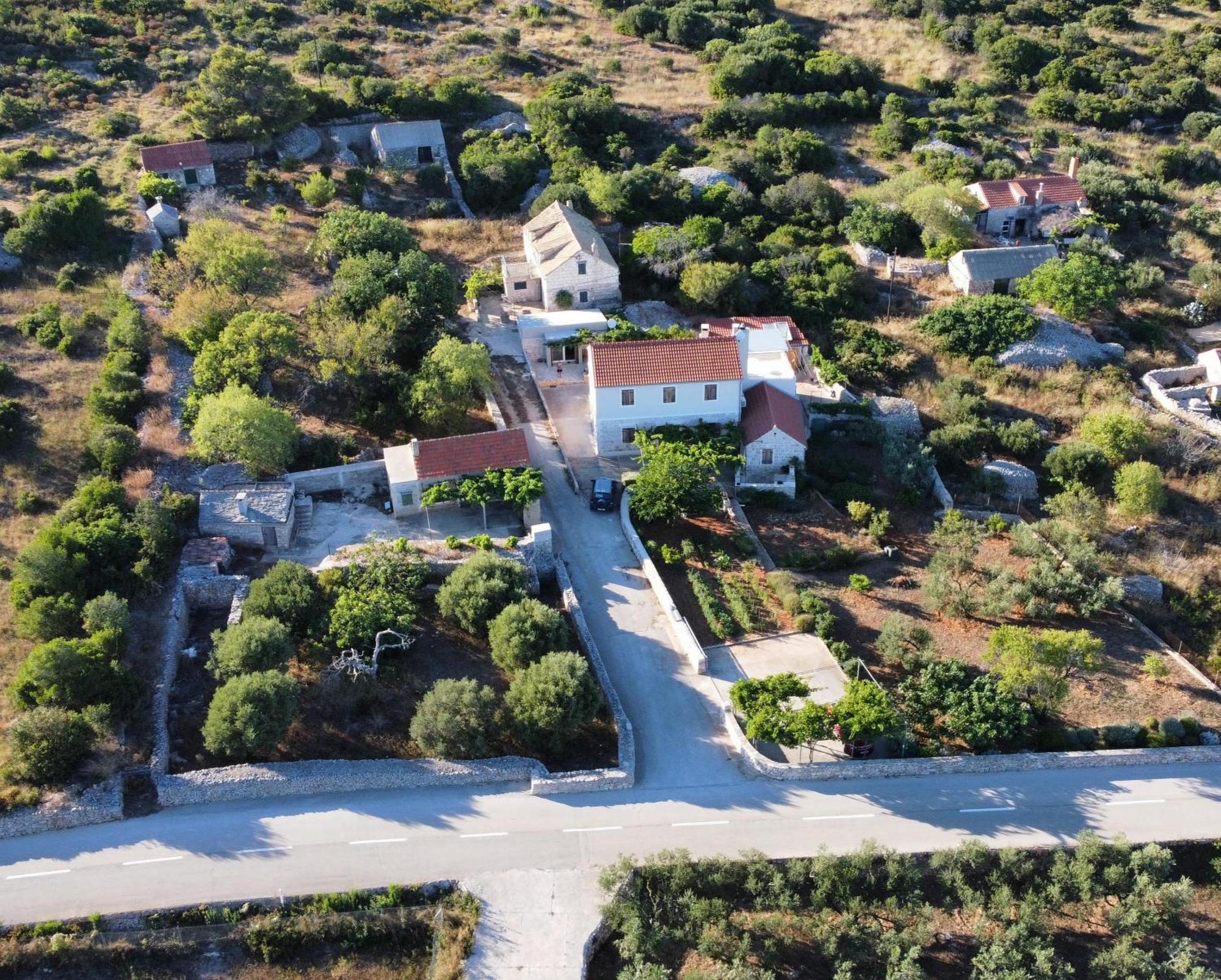 Betini Apartments - Authentic Island Escape Komiža Eksteriør bilde