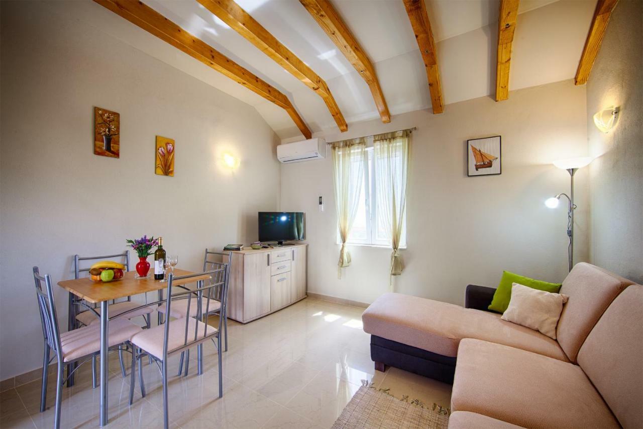 Betini Apartments - Authentic Island Escape Komiža Eksteriør bilde