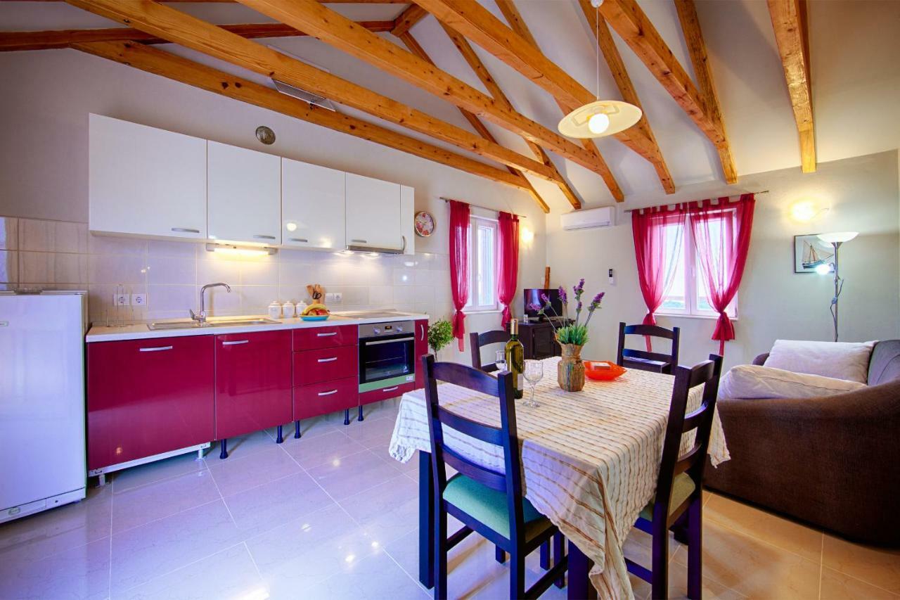 Betini Apartments - Authentic Island Escape Komiža Eksteriør bilde