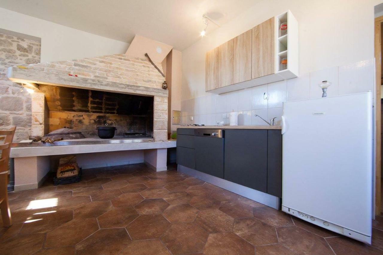 Betini Apartments - Authentic Island Escape Komiža Eksteriør bilde