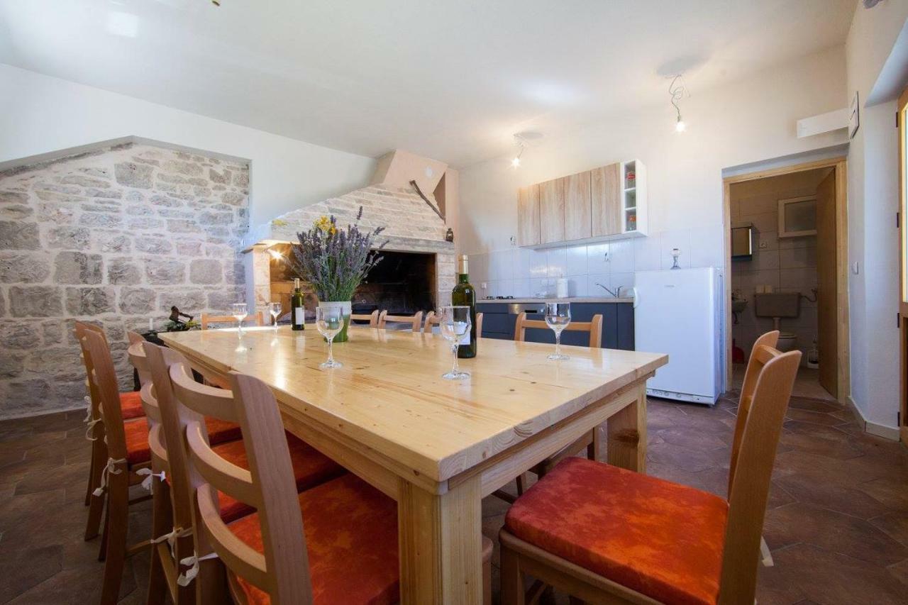 Betini Apartments - Authentic Island Escape Komiža Eksteriør bilde