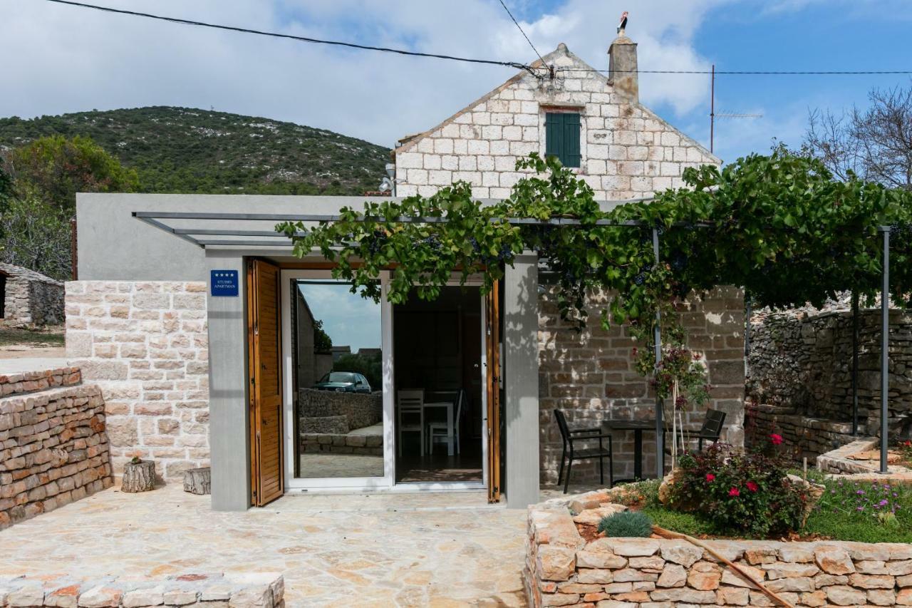 Betini Apartments - Authentic Island Escape Komiža Eksteriør bilde